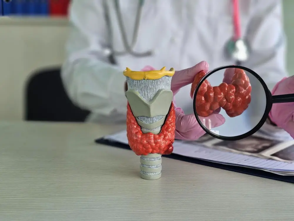 جراحة الغدة الدرقية بالمنظار عملية الغدة الدرقية بالمنظار استئصال الغدة الدرقية بالمنظار